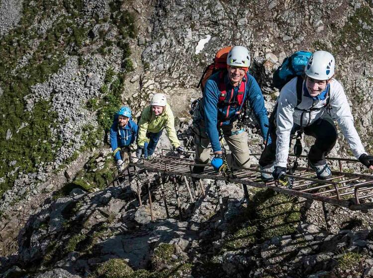 Mittenwalder H Henweg Mit Bergf Hrer Karwendel